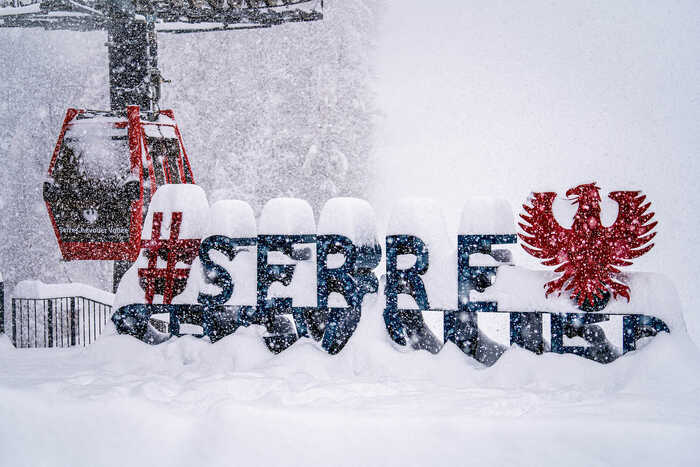 Serre Chevalier sign