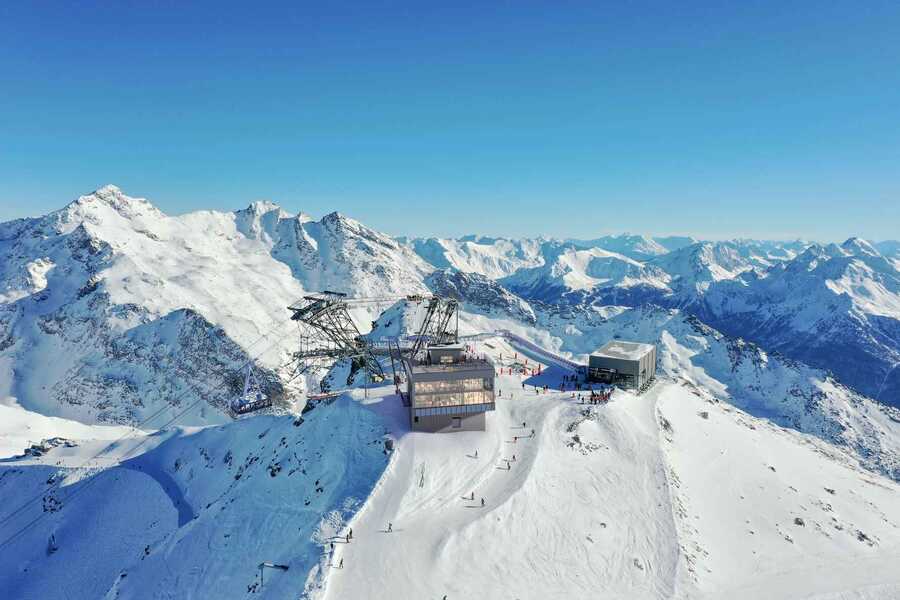Lift station high up in Val Thorens ski area